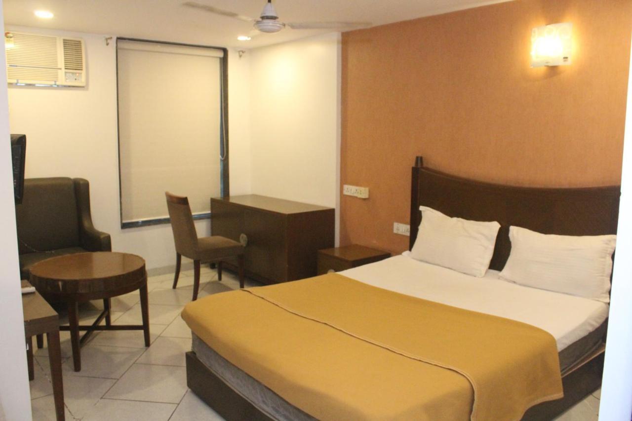 Hotel Western Court Boisar Extérieur photo