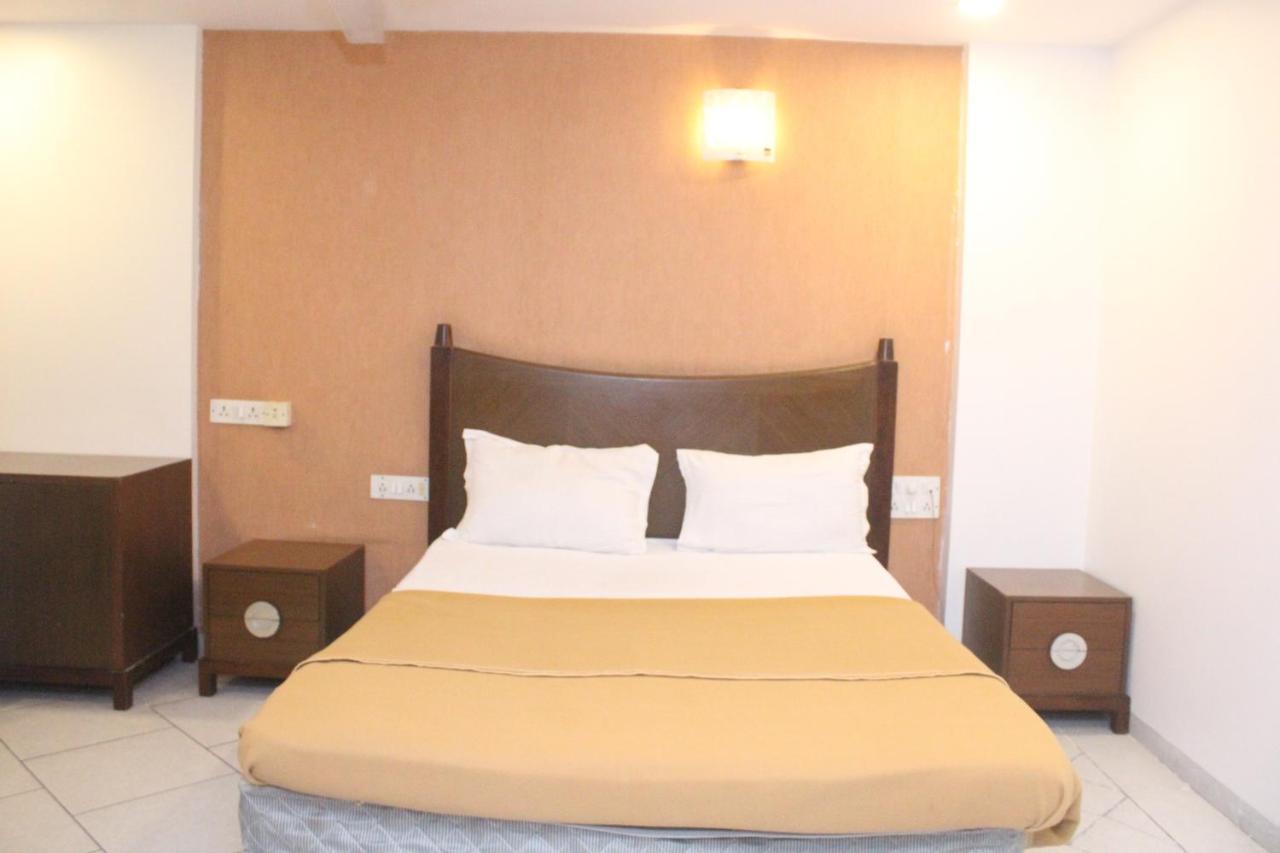 Hotel Western Court Boisar Extérieur photo