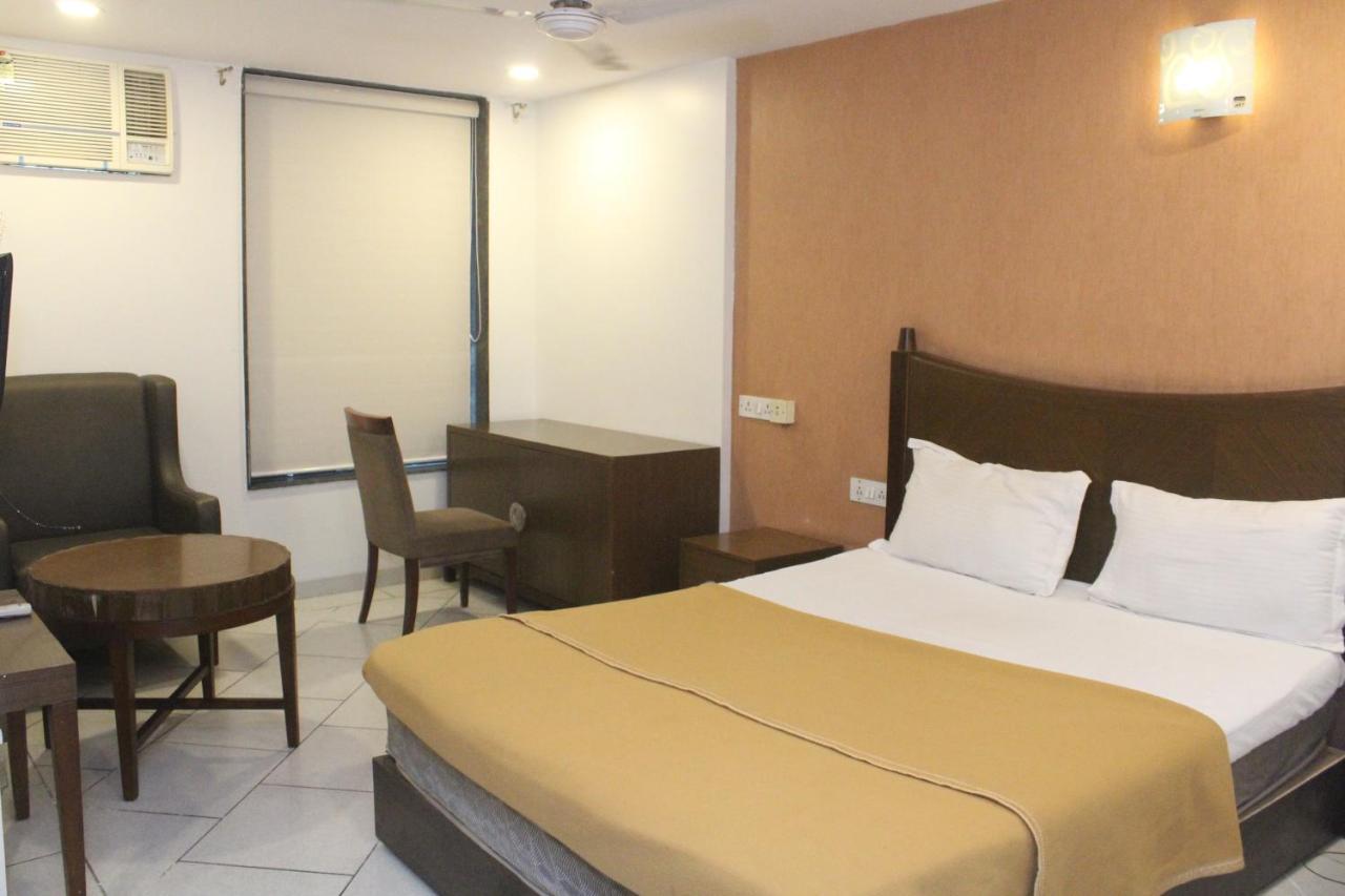 Hotel Western Court Boisar Extérieur photo