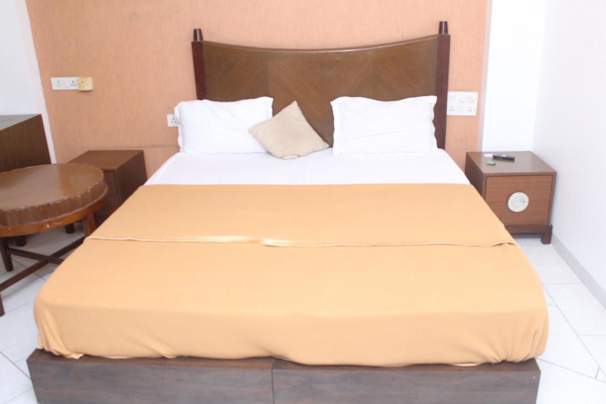 Hotel Western Court Boisar Extérieur photo