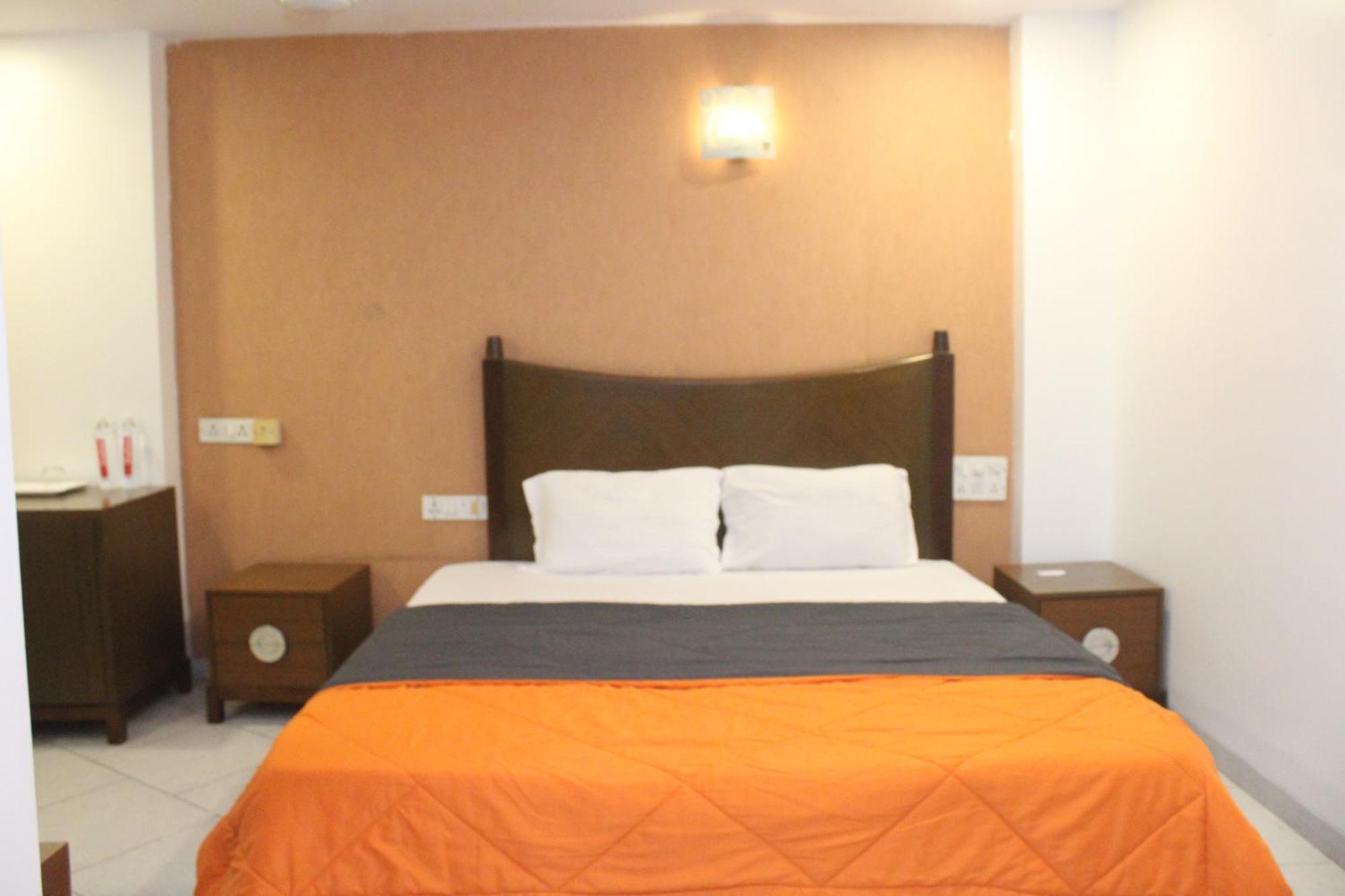 Hotel Western Court Boisar Extérieur photo